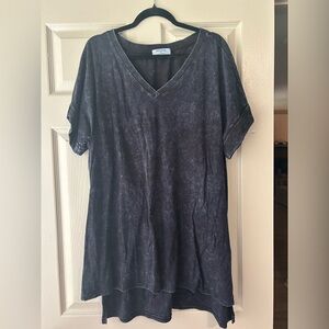 Zenana Dark Blue Acid Washed Look V-Neck Short Sleeve Top